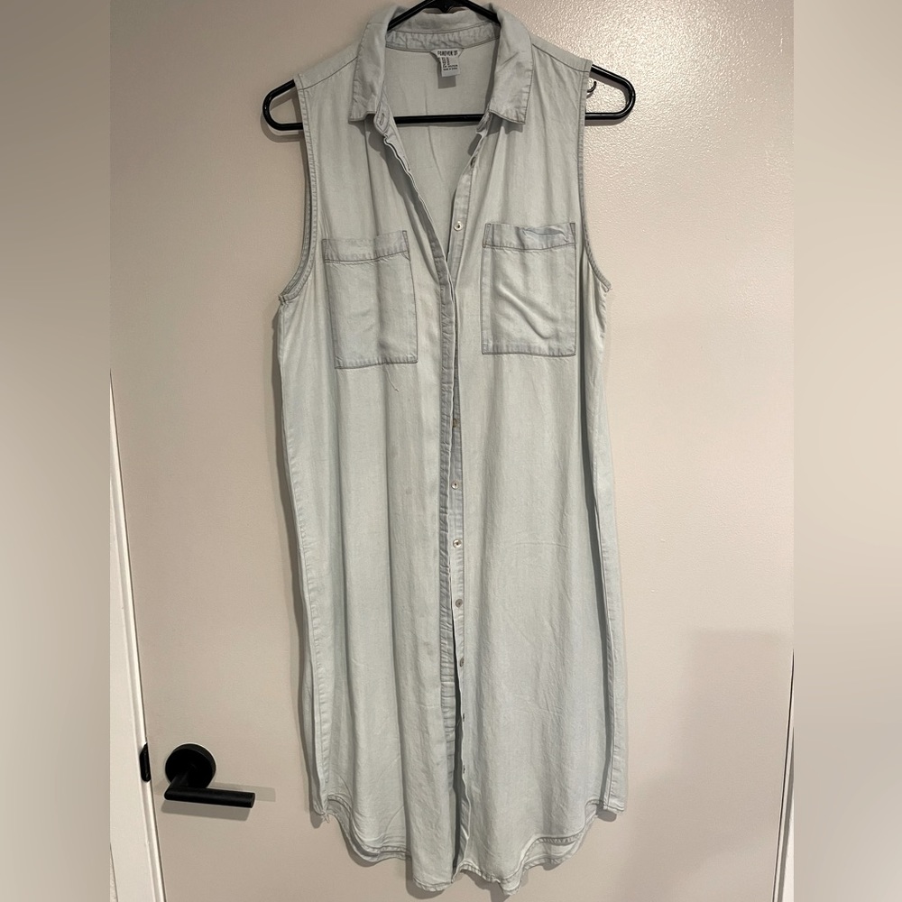 FOREVER 21 - Denim Sleeveless Shirt Size M